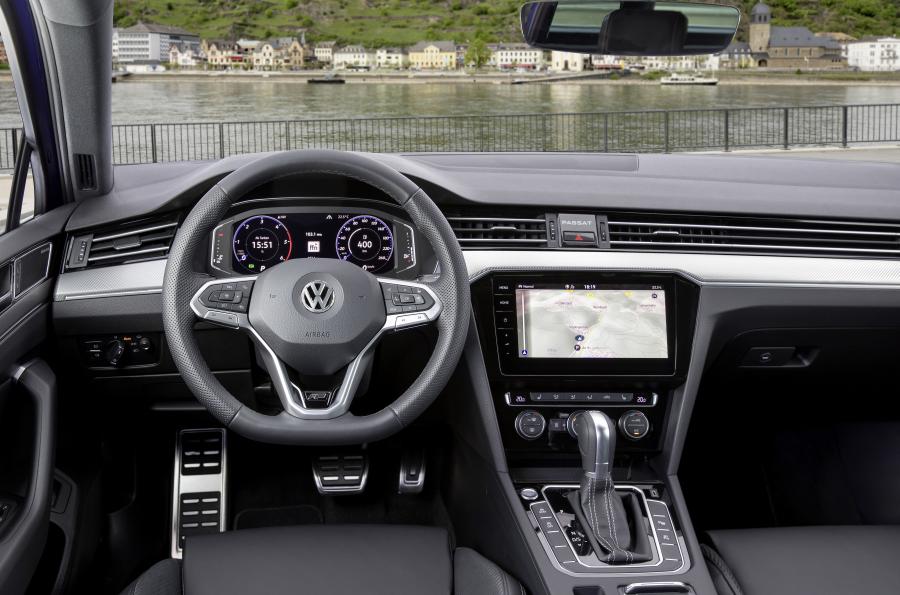 Торпедо Volkswagen Passat R-Line Variant (B8) 2019 года  (WW) (фото 33 из 49)